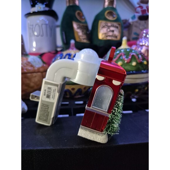 BATH & BODY WORKS HOT COCOA STAND LIGHT UP WALLFLOWERS PLUG CHRISTMAS - Picture 2 of 5